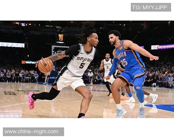 雷霆与马刺总决赛第三场激战回顾球星表现与战术分析全景呈现 雷霆与马刺总决赛第三场激战回顾球星表现与战术分析全景呈现